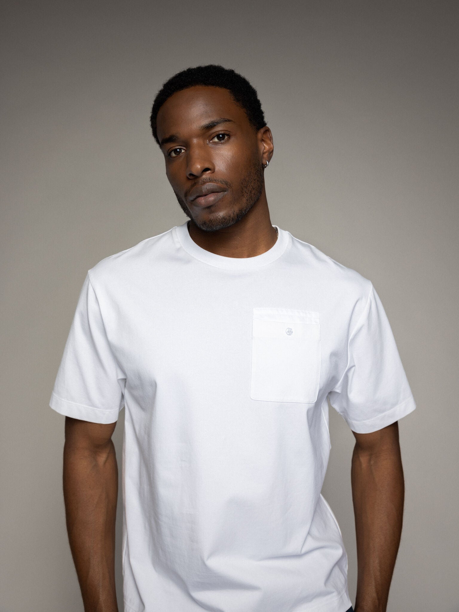 Modelshot / White / Detail